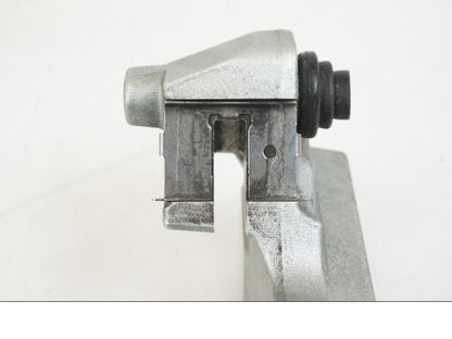 Snett uppifrån på Bromsoksfäste från en Husqvarna 701 Supermoto -2020 motorcykel.