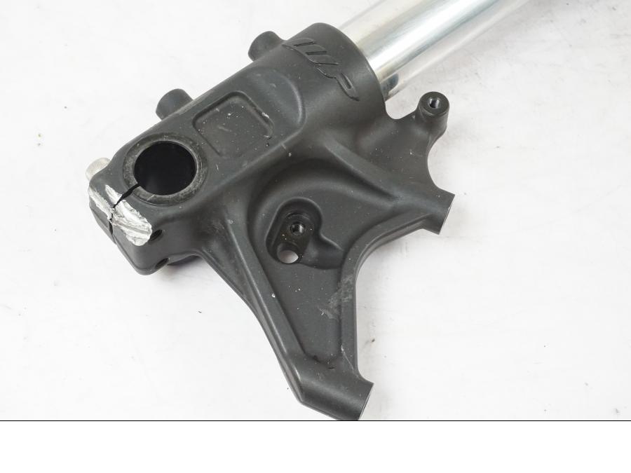 Baksidan på Gaffelben från en KTM 690 Duke -2015 motorcykel.