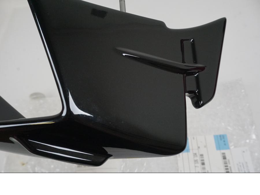 Snett uppifrån på Vindavvisare från en BMW S 1000 RR -2023 motorcykel.