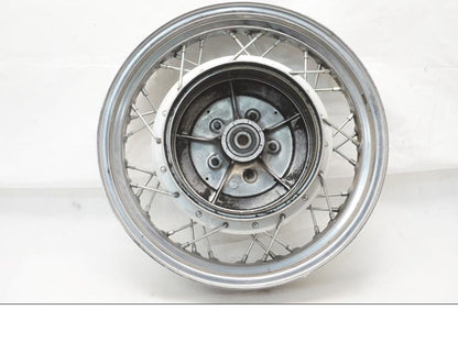 Baksidan på Fälg från en Yamaha XV 535 -1999 motorcykel.