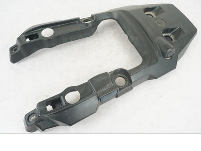 Framsidan på Bakvinge från en Triumph Tiger Explorer -2013 motorcykel.