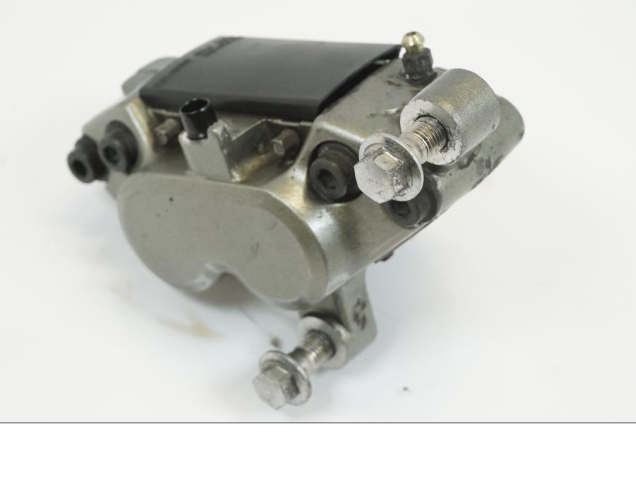 Vänster sida på Bromsok från en Yamaha TRX 850 -1997 motorcykel.