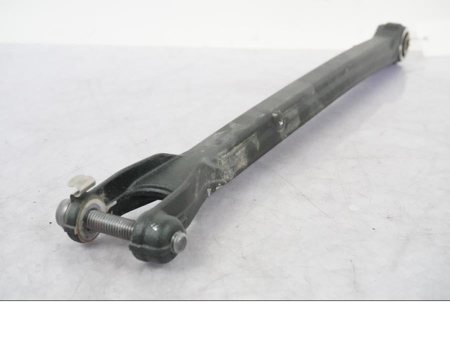 Baksidan på Parallellstag från en BMW R 1250 GSA -2021 motorcykel.