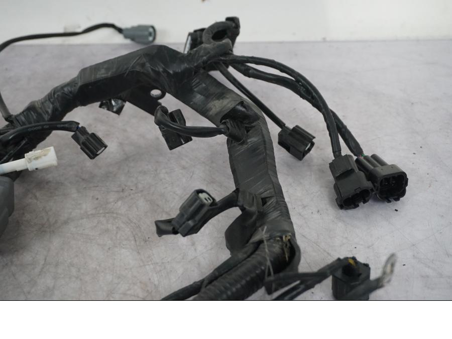 Snett nerifrån på Kabelstam från en KTM 1290 Super Duke GT -2019 motorcykel.