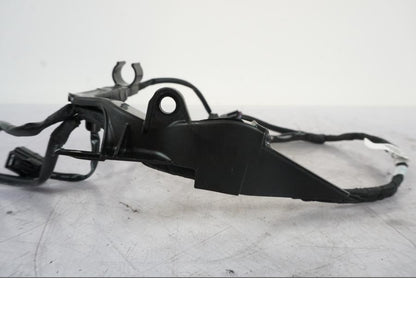 Snett uppifrån på Kablage från en KTM 1290 Super Duke R -2023 motorcykel.