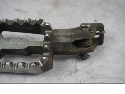 Höger sida på Fotpinne från en Triumph Tiger Explorer -2016 motorcykel.