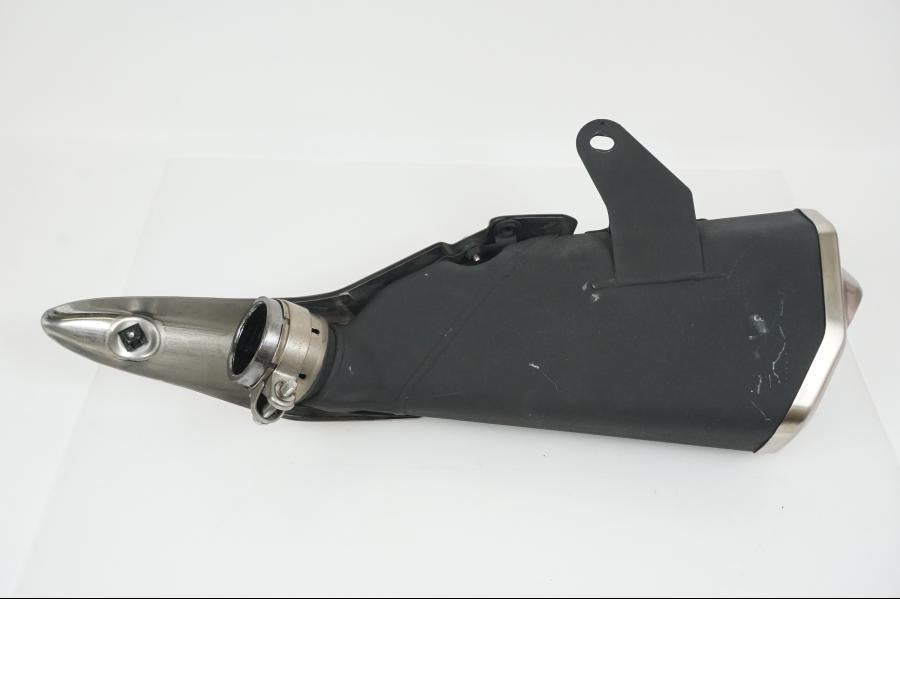 Vänster sida på Ljuddämpare från en Kawasaki Z 900 -2018 motorcykel.