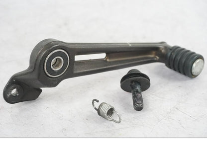 Framsidan på Bromspedal från en KTM 390 Duke -2018 motorcykel.