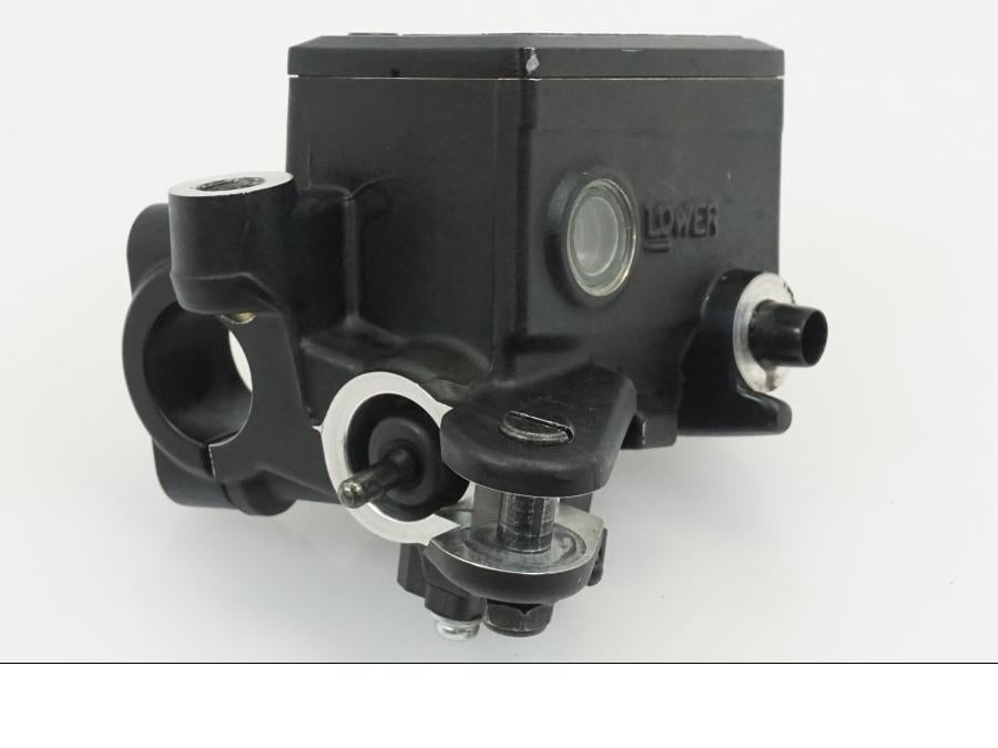 Baksidan på Bromshuvudcylinder från en Yamaha MT-07 -2019 motorcykel.