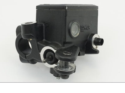 Baksidan på Bromshuvudcylinder från en Yamaha MT-07 -2019 motorcykel.