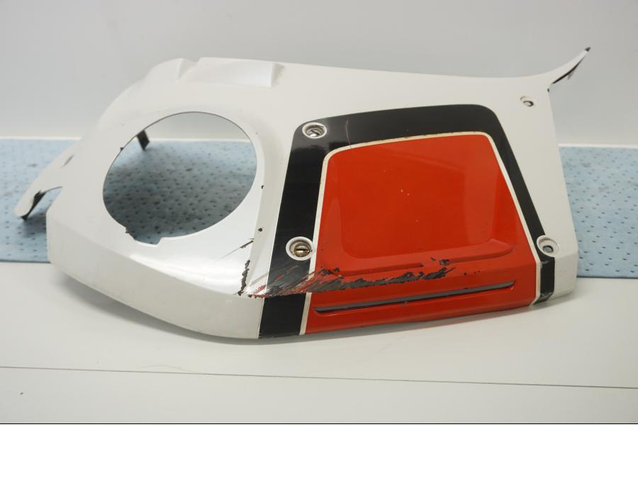 Baksidan på Sidkåpa från en Suzuki GSX 550 -1985 motorcykel.