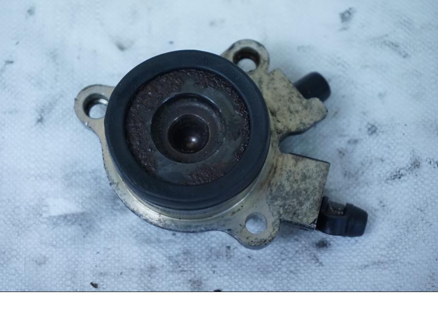 Baksidan på Kopplingslavcylinder från en Yamaha YZF 1000 R -1997 motorcykel.