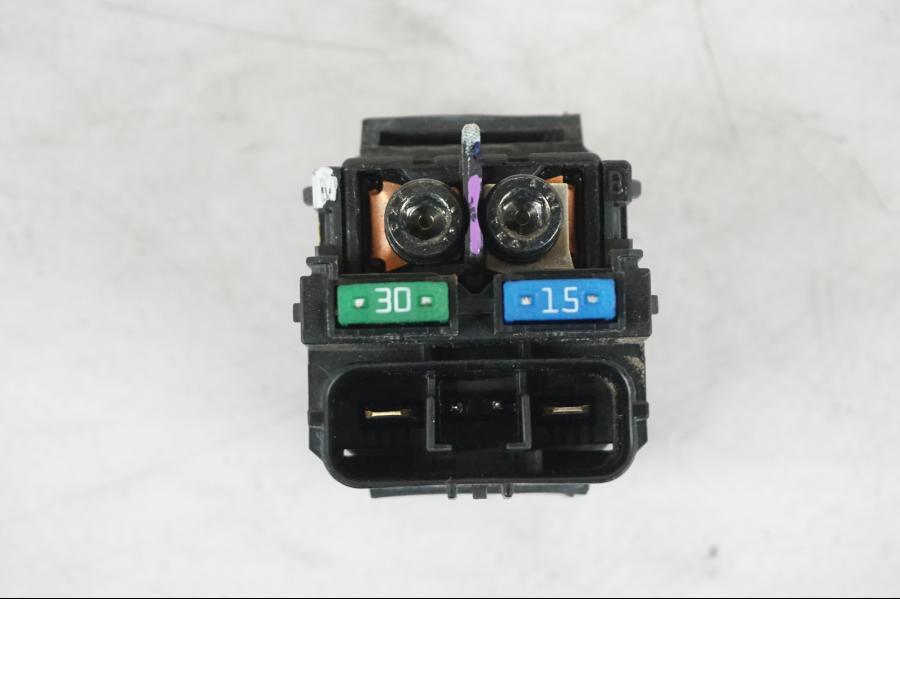 Baksidan på Startrelä från en Kawasaki Z 900 -2019 motorcykel.