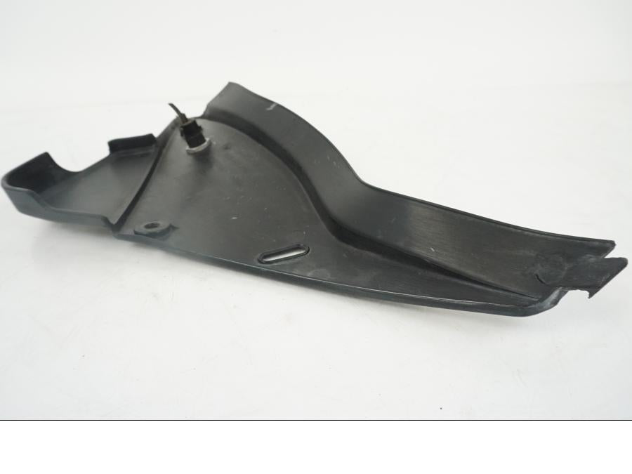 Höger sida på Sidopanel från en Honda XL 1000 V -2008 motorcykel.