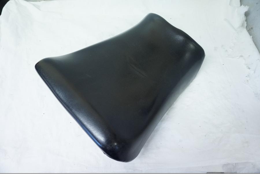 Vänster sida på Sadel från en Suzuki GSX-R 1100 -1989 motorcykel.