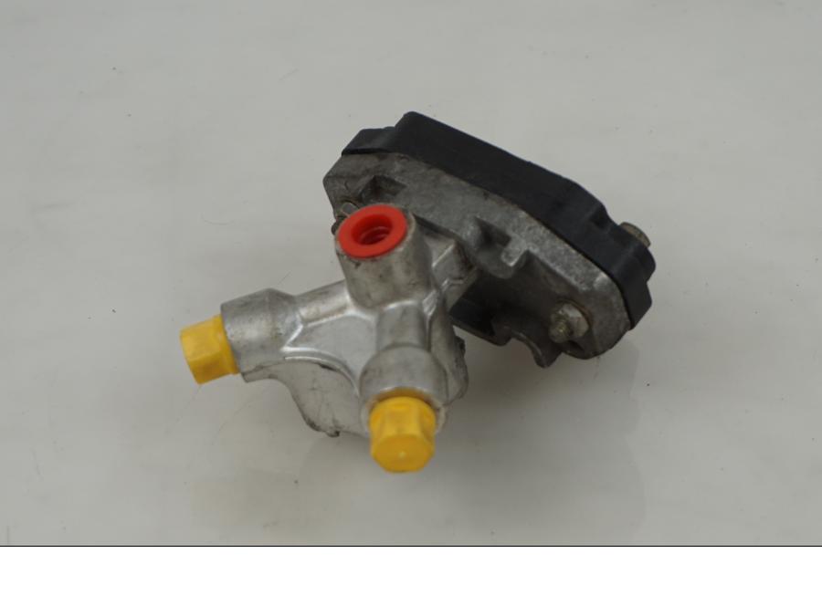 Höger sida på Bromsfördelare från en BMW R 100 RT -1982 motorcykel.