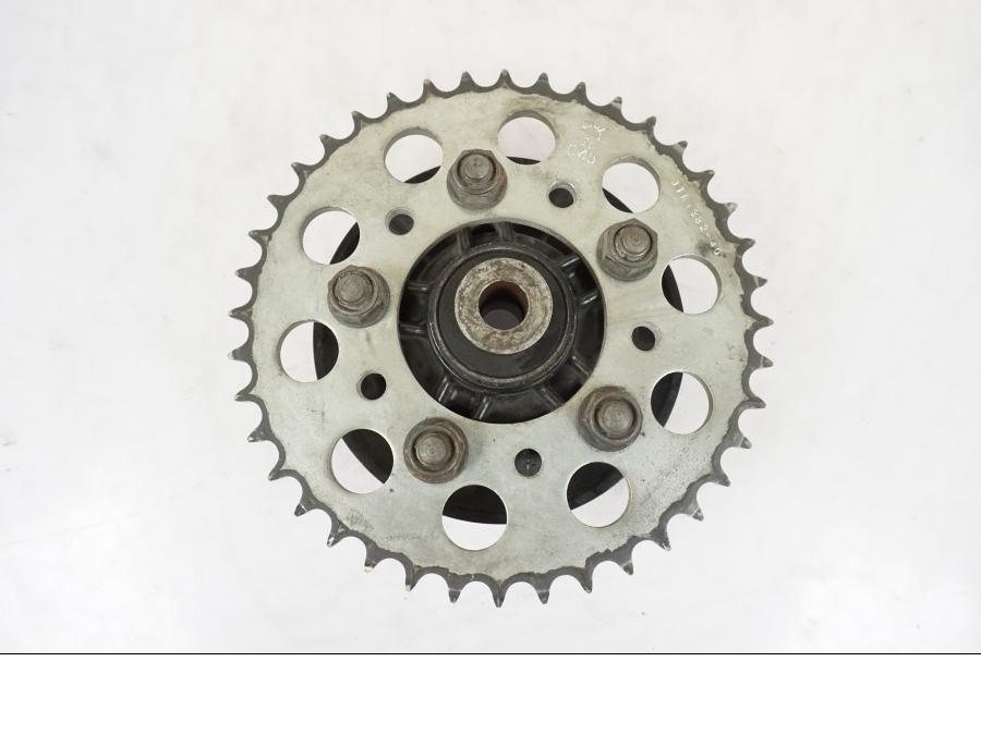 Framsidan på Drevfäste från en Honda CB 750 -1996 motorcykel.