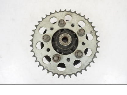 Framsidan på Drevfäste från en Honda CB 750 -1996 motorcykel.