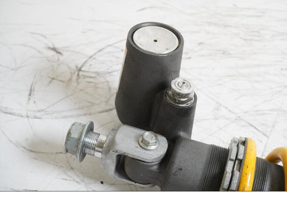 Baksidan på Stötdämpare från en Suzuki GSX-R 1000 -2006 motorcykel.