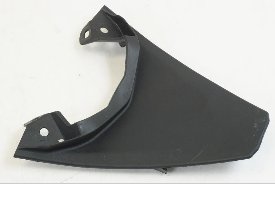 Baksidan på Plast från en Yamaha YZF R7 -2022 motorcykel.